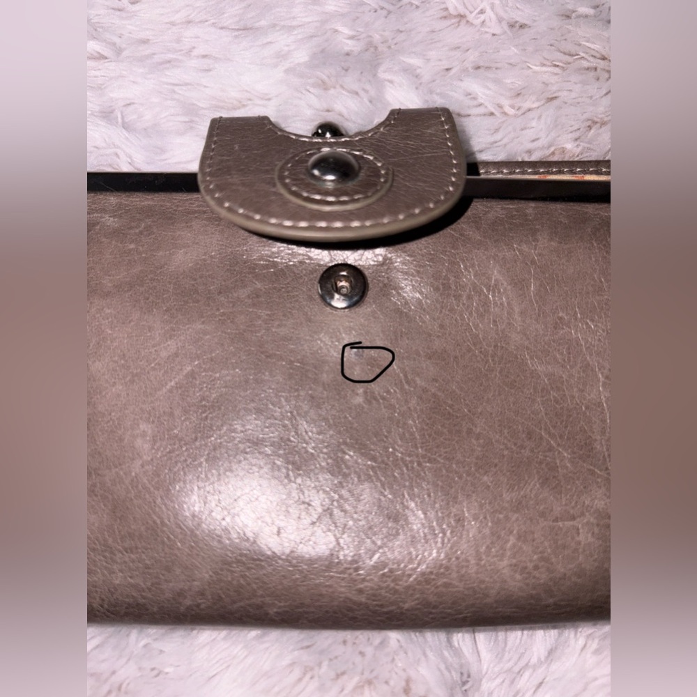 Hobo Vintage Grey Wallet with Kisslock - Picture 4 of 8